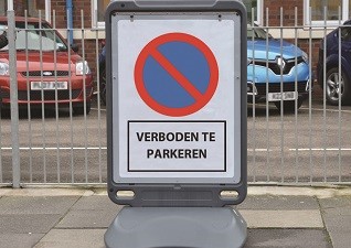 Advocate™ stoepbord postersdisplaybord voor anti-parkeren