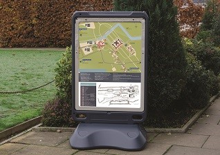 Advocate™ stoepbord vrijstaande affichesdisplaybord in park
