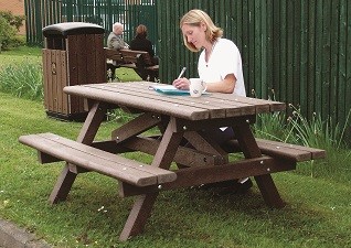 Clifton™ picknicktafel bank in gerecycled materiaal